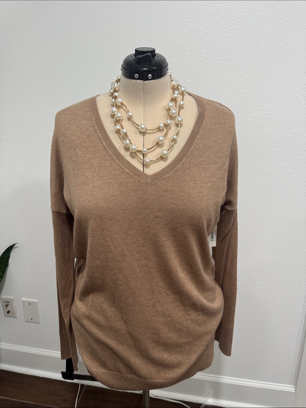 Amazon Essentials Women's Long Sleeve V-Neck Sweater - Brown